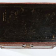 Beautiful vintage Chinese trunk in wicker, black and gold lacquered wood, and brass.