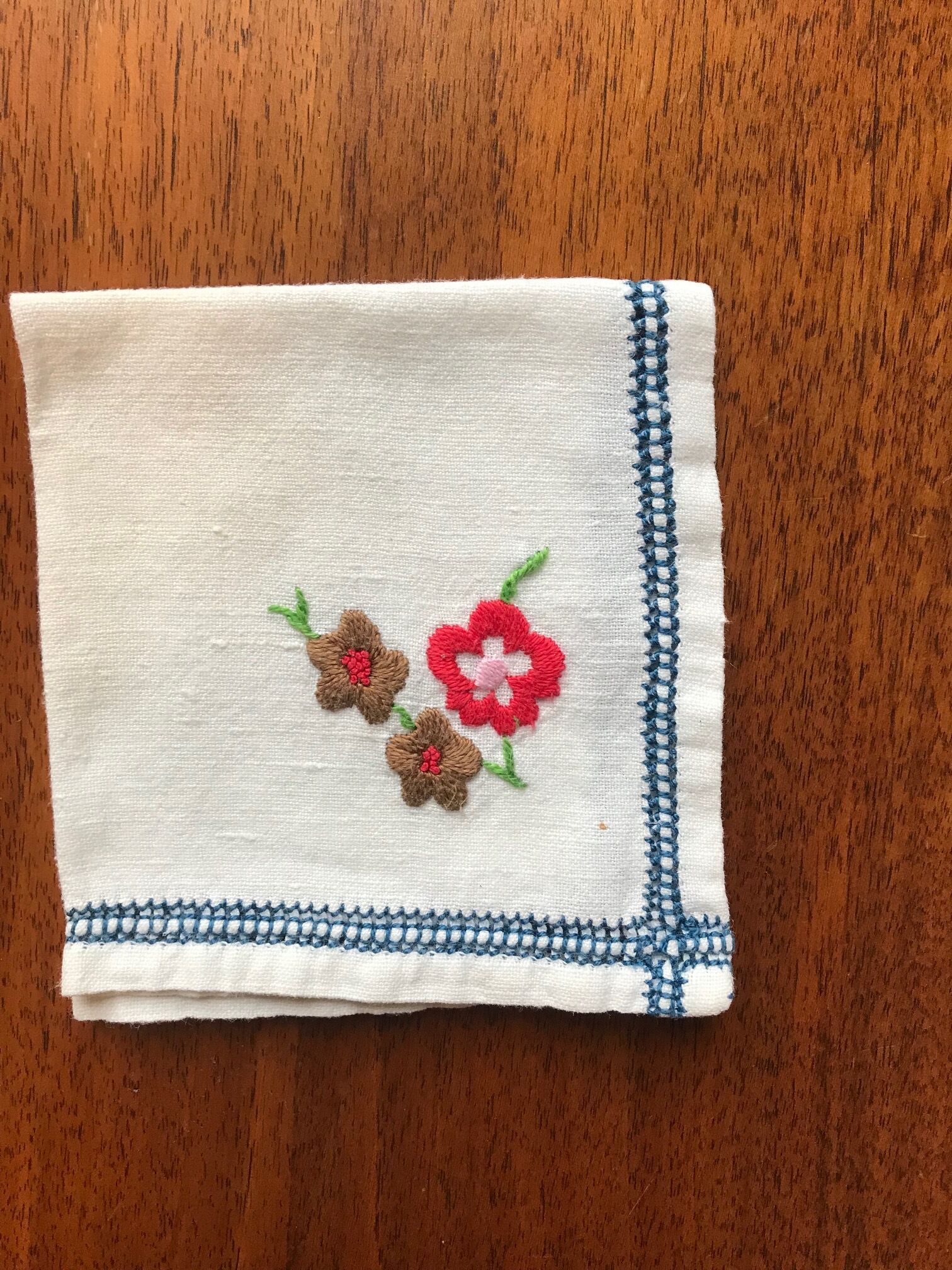 Set of 6 embroidered towels