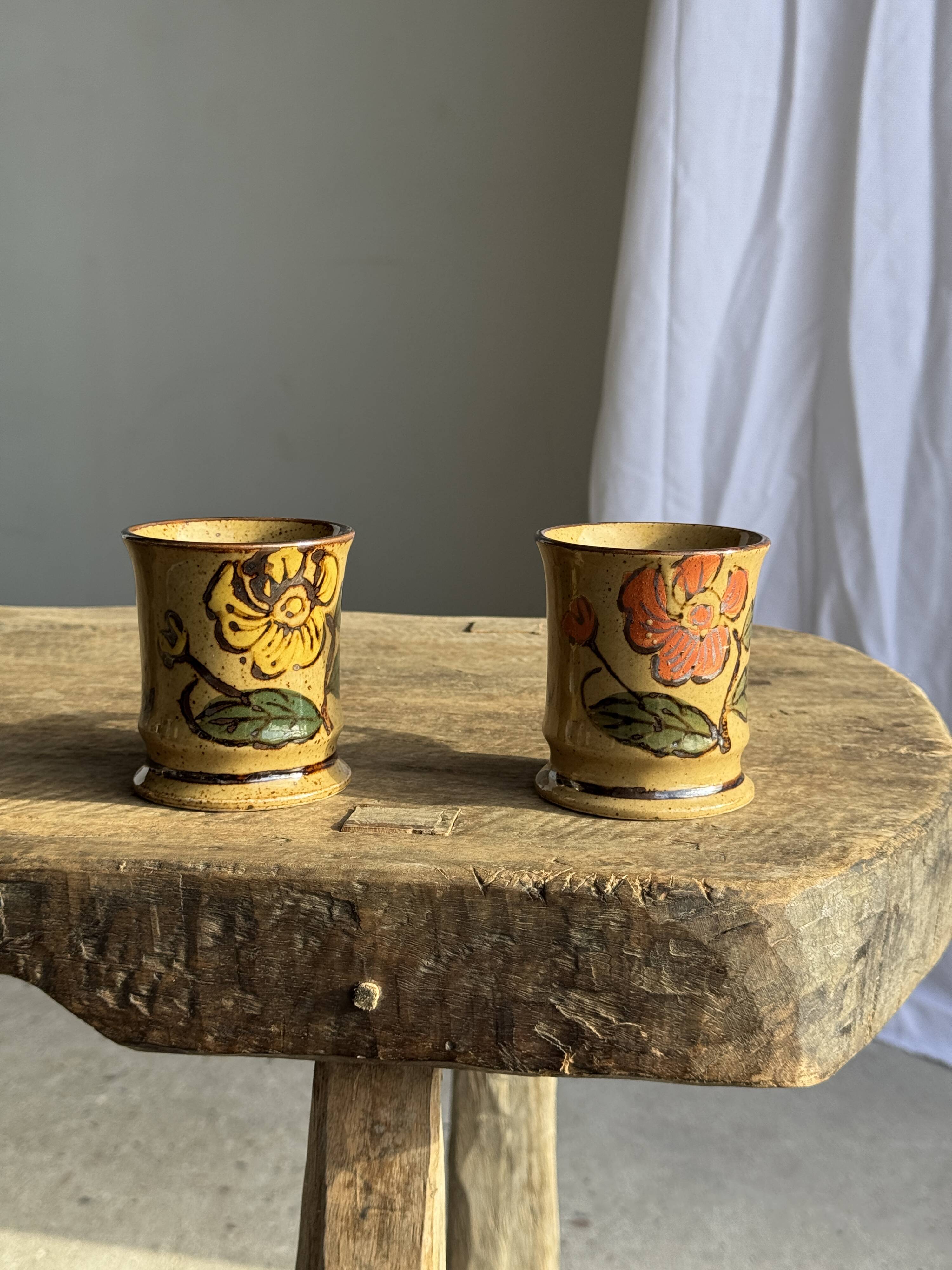 Set of 2 hand-painted flower mugs vintage stoneware H9.5