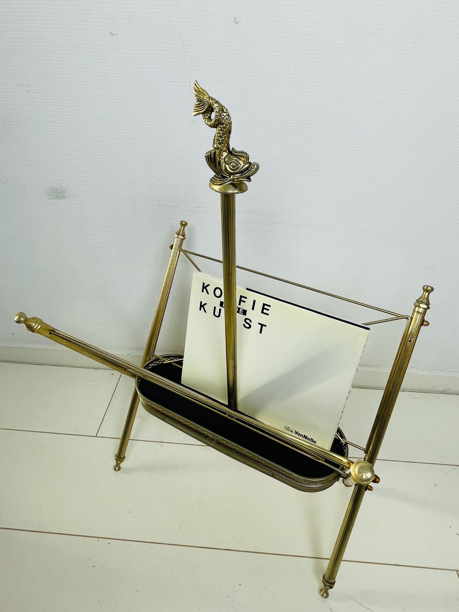 Porte-revues vintage n laiton néo classique