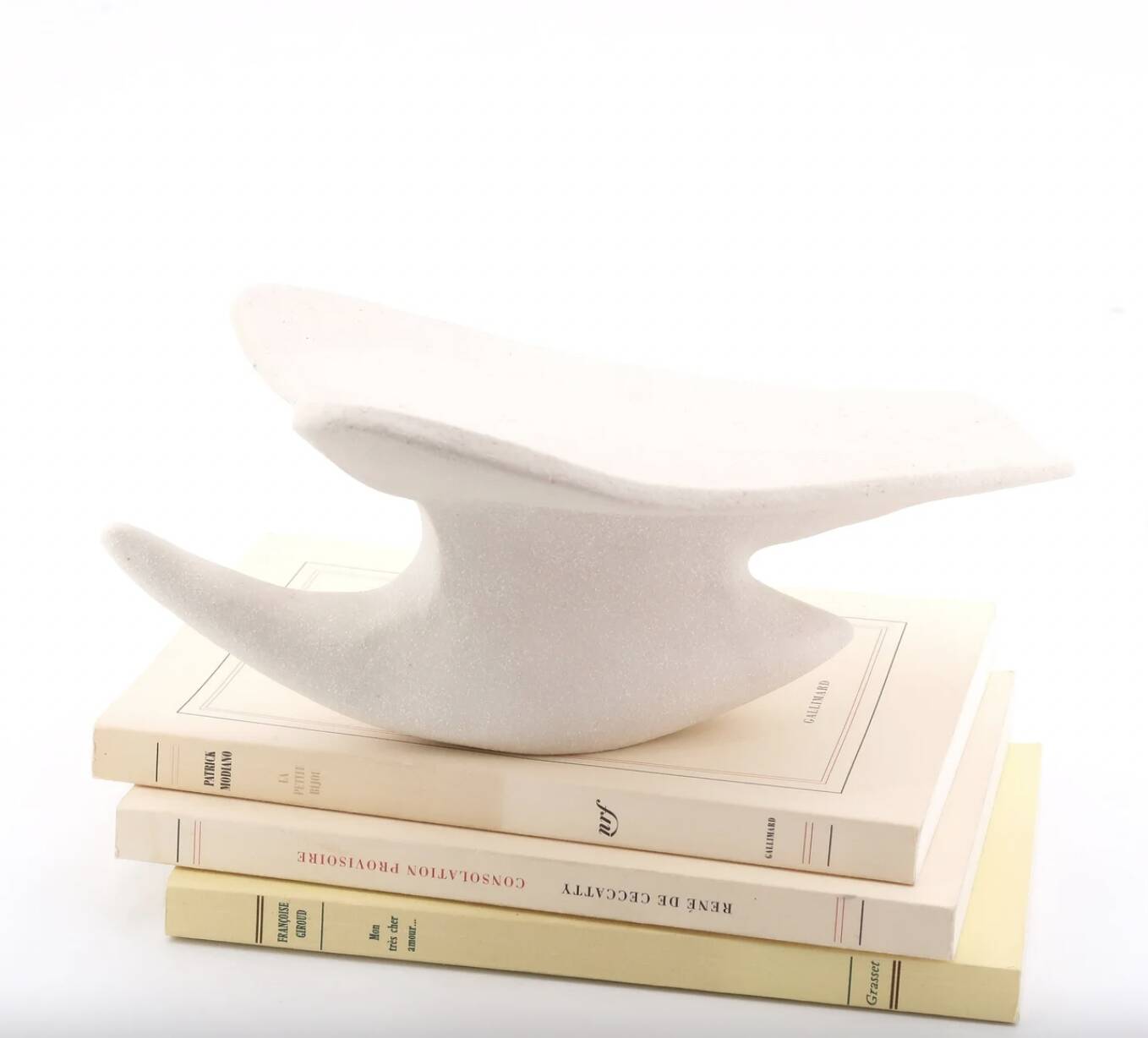 Minimalist ceramic bird sculpture, 1980s