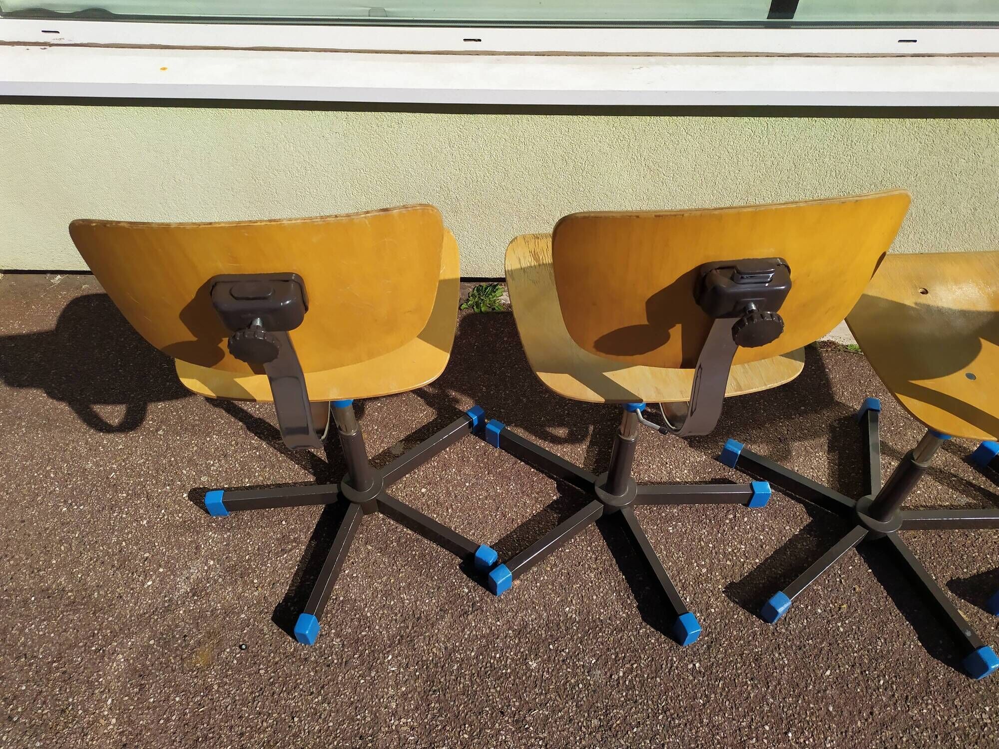 Lot of 4 couture swivel adjustable workshop chairs