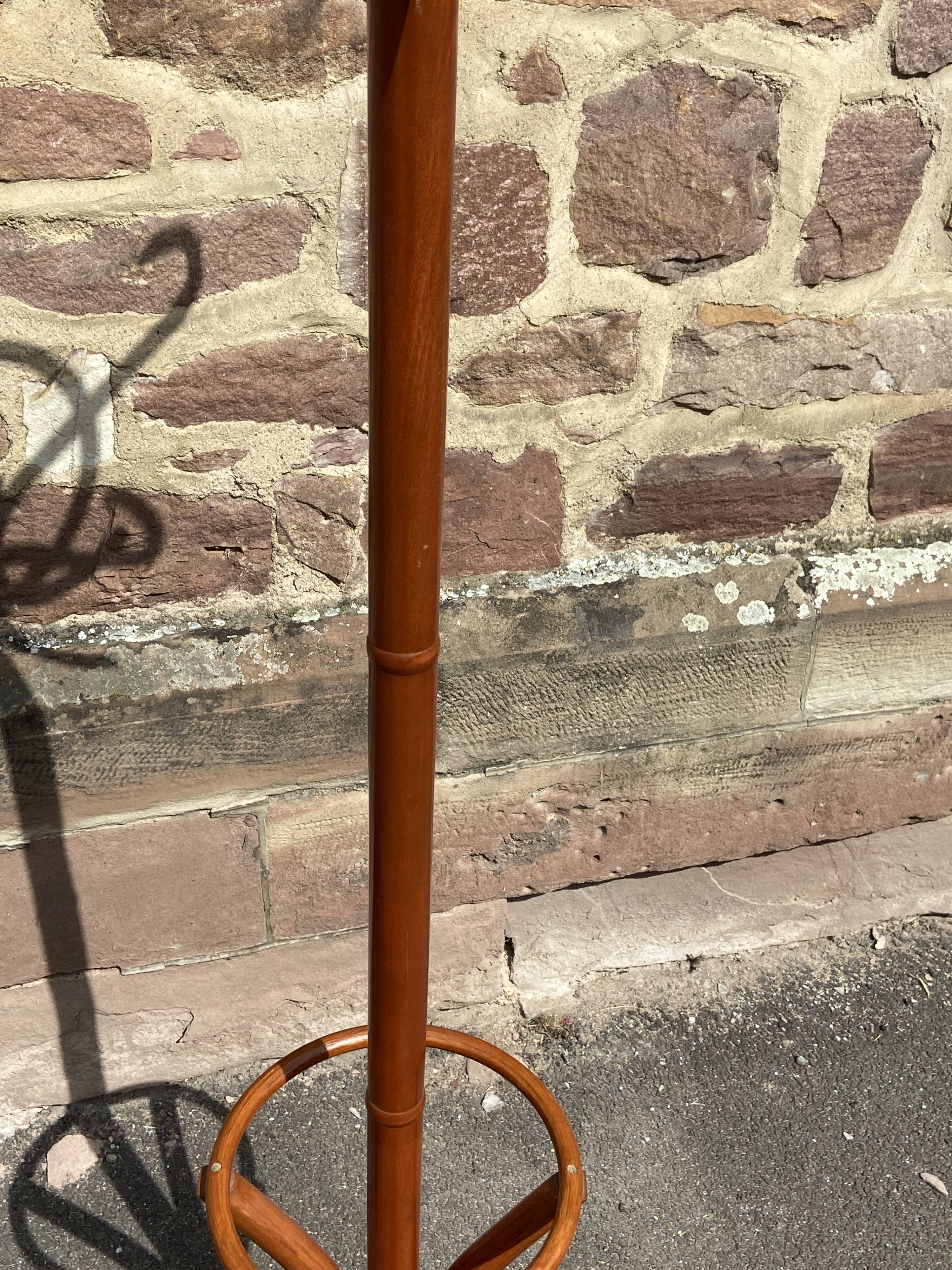 Portemanteau perroquet en bois courbé