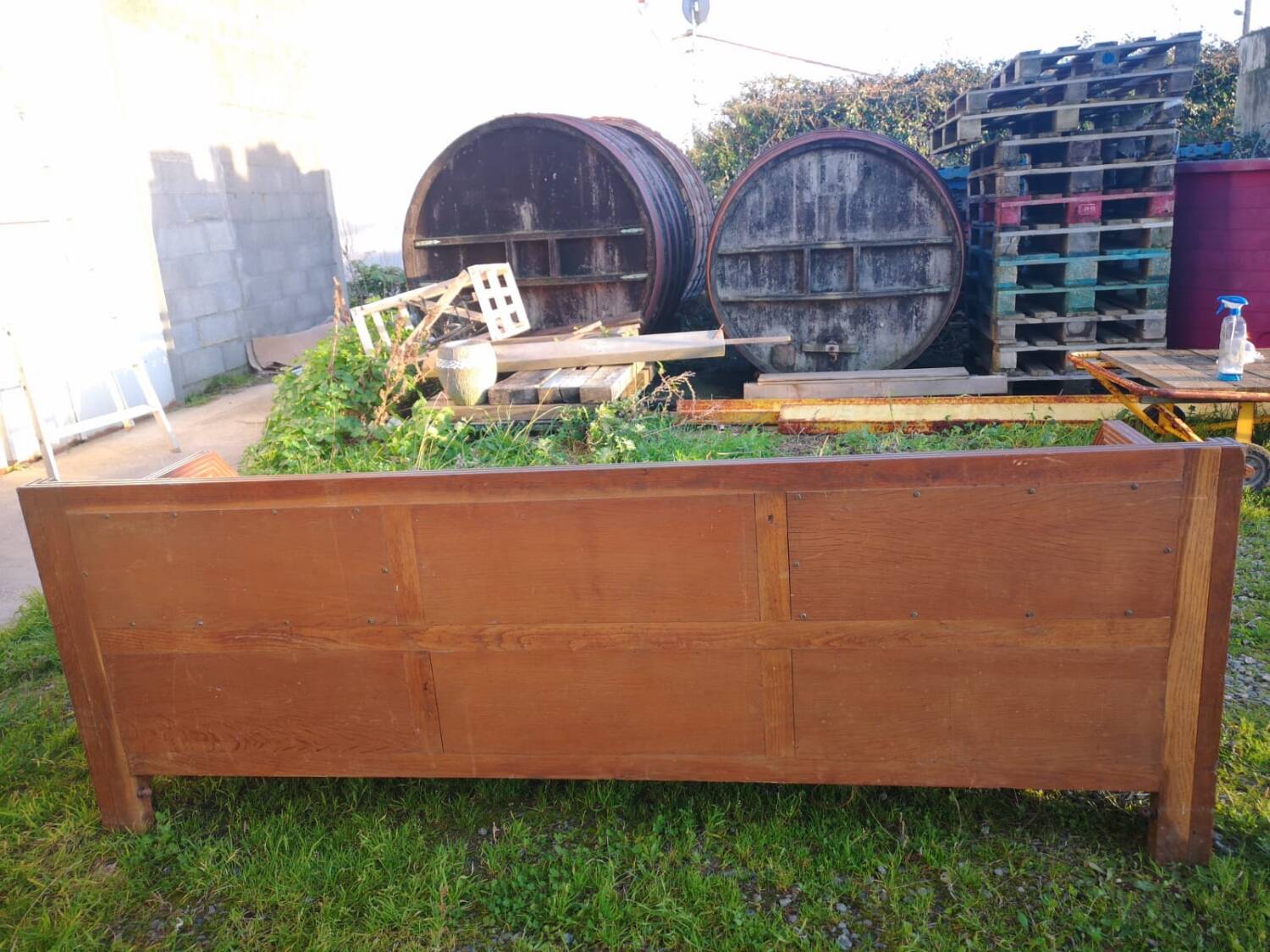 Art Deco banquette in its original condition.