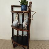 Corner shelf in rattan
