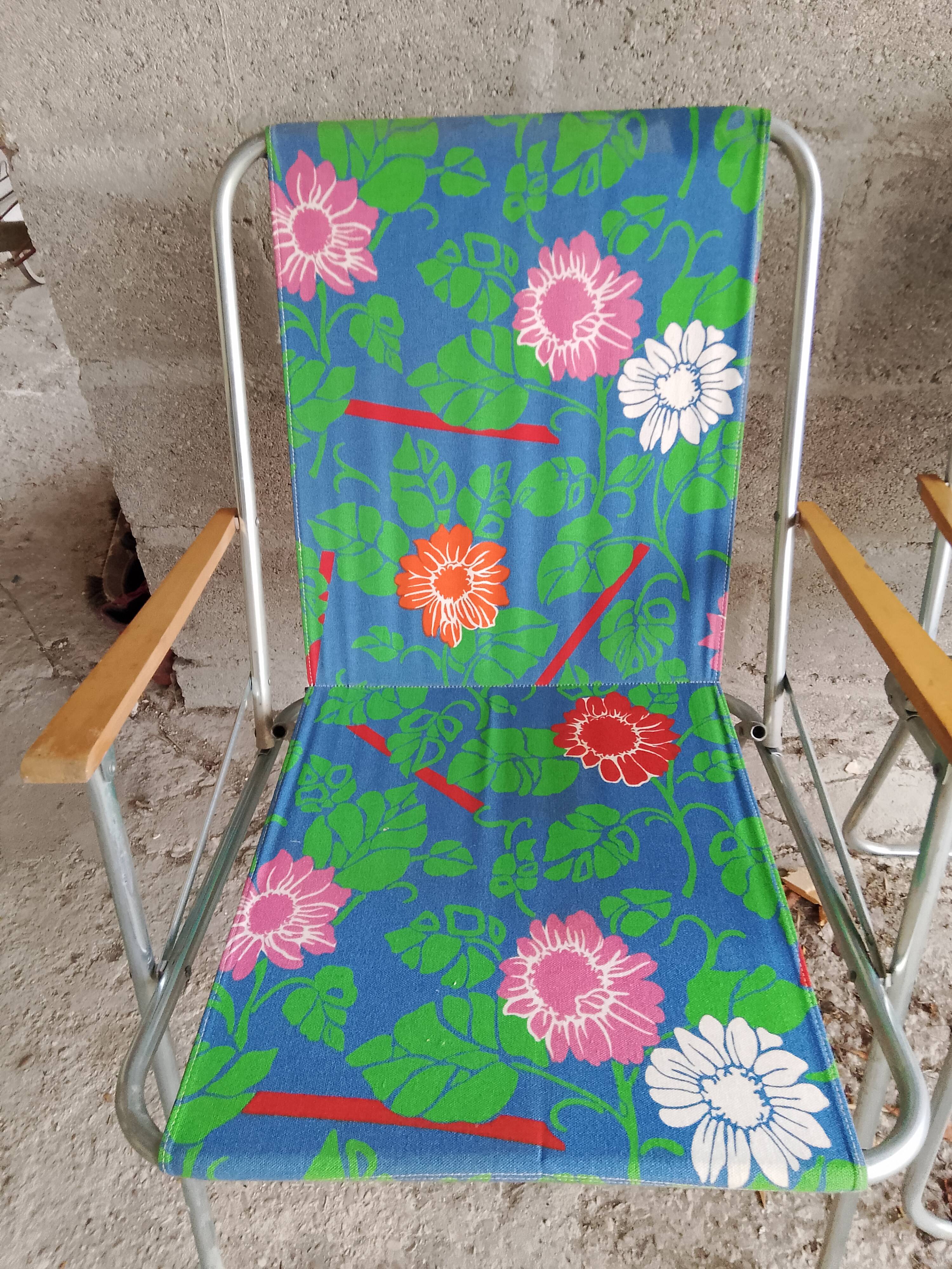 70's folding chairs with armrests