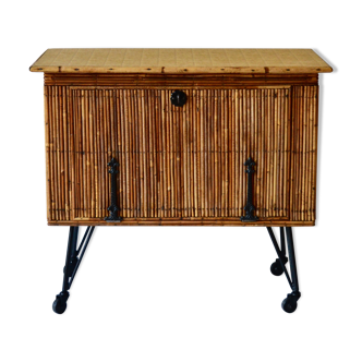 Rattan bar