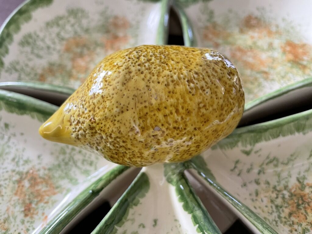 Plat compartimenté à décor de citron