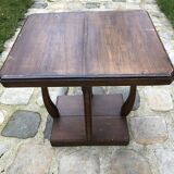 Pedestal table