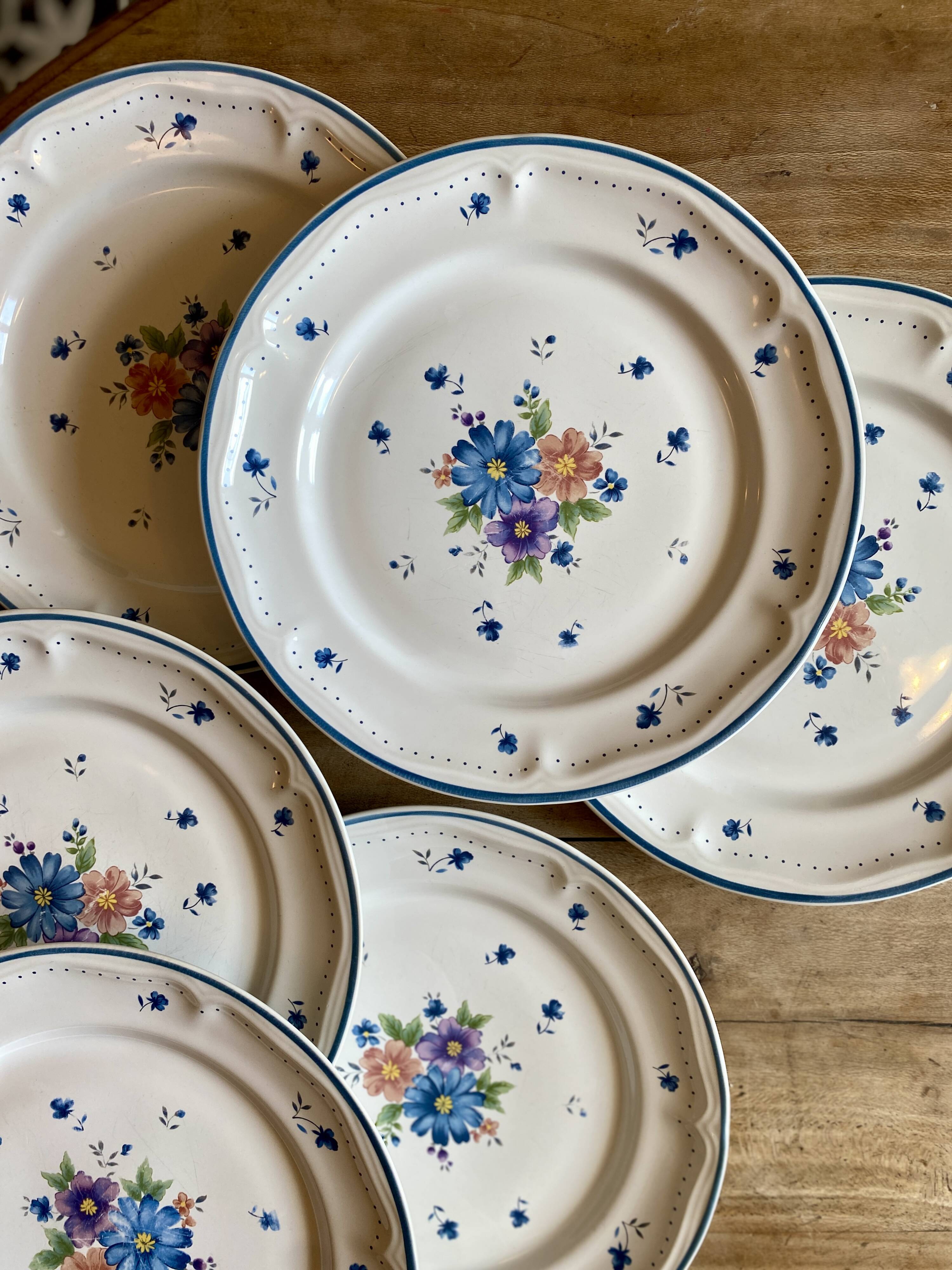 Set of 10 vintage flat plates