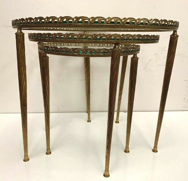 Table gigogne en laiton, XX siècle
