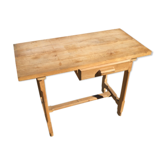 Child desk