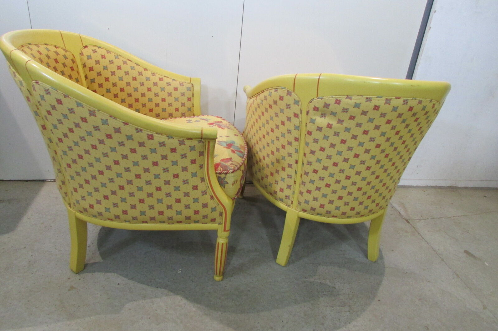 Paire de fauteuils bergères, chauffeuses, forme corbeille