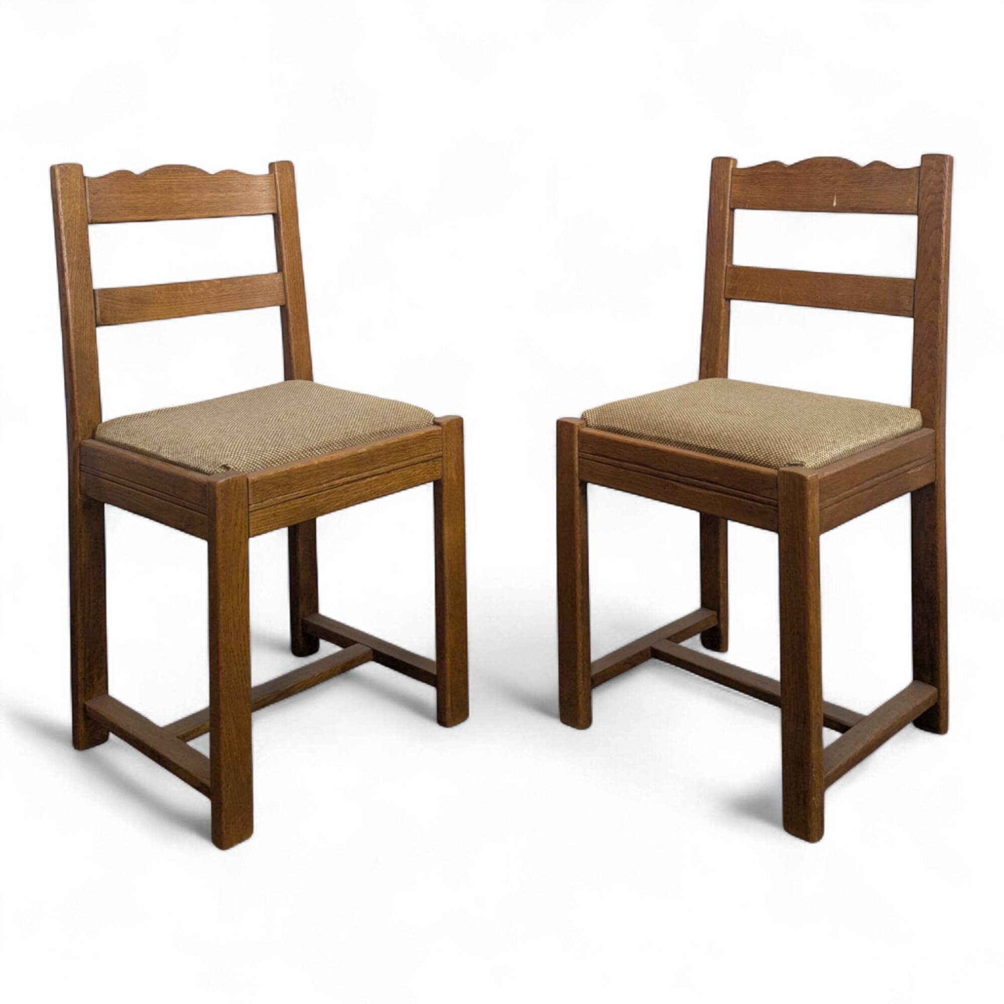Paire de chaises en chêne des années 40