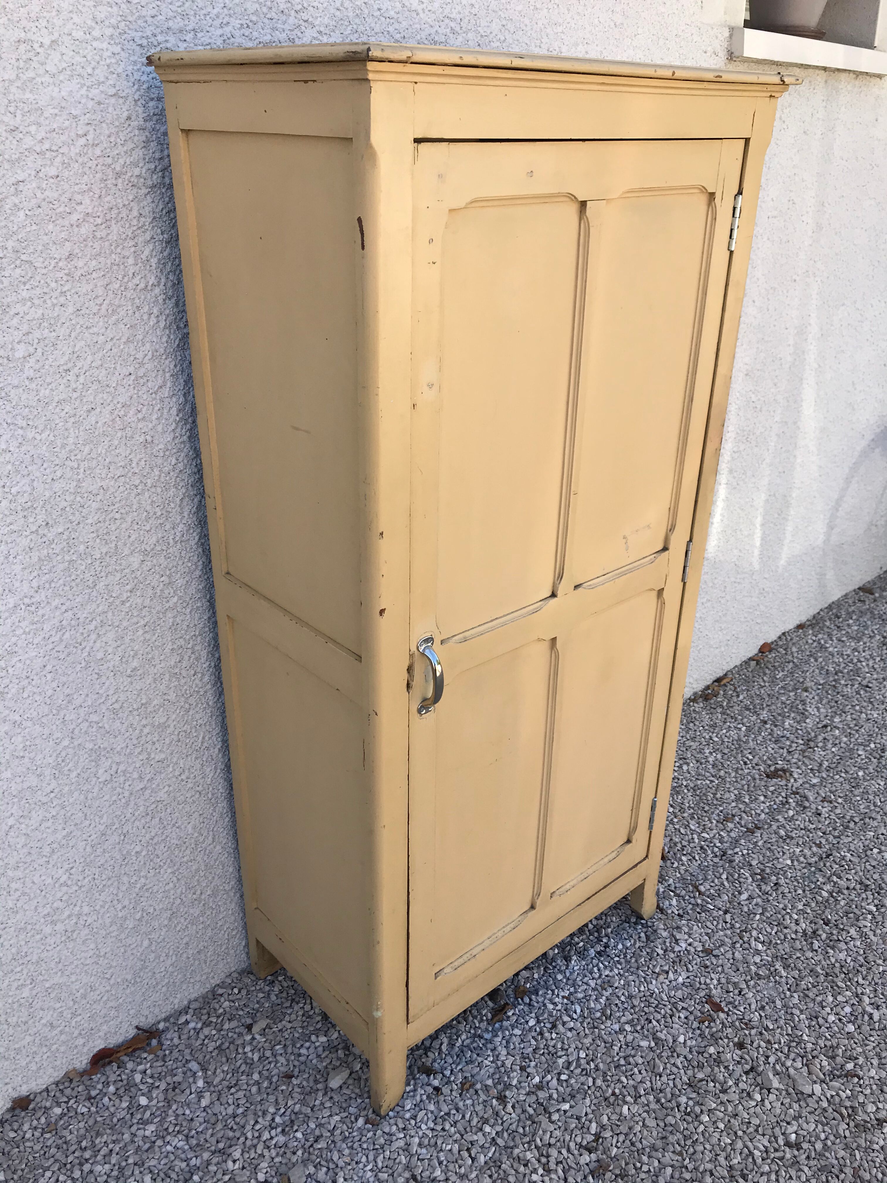 Yellow Parisian wardrobe