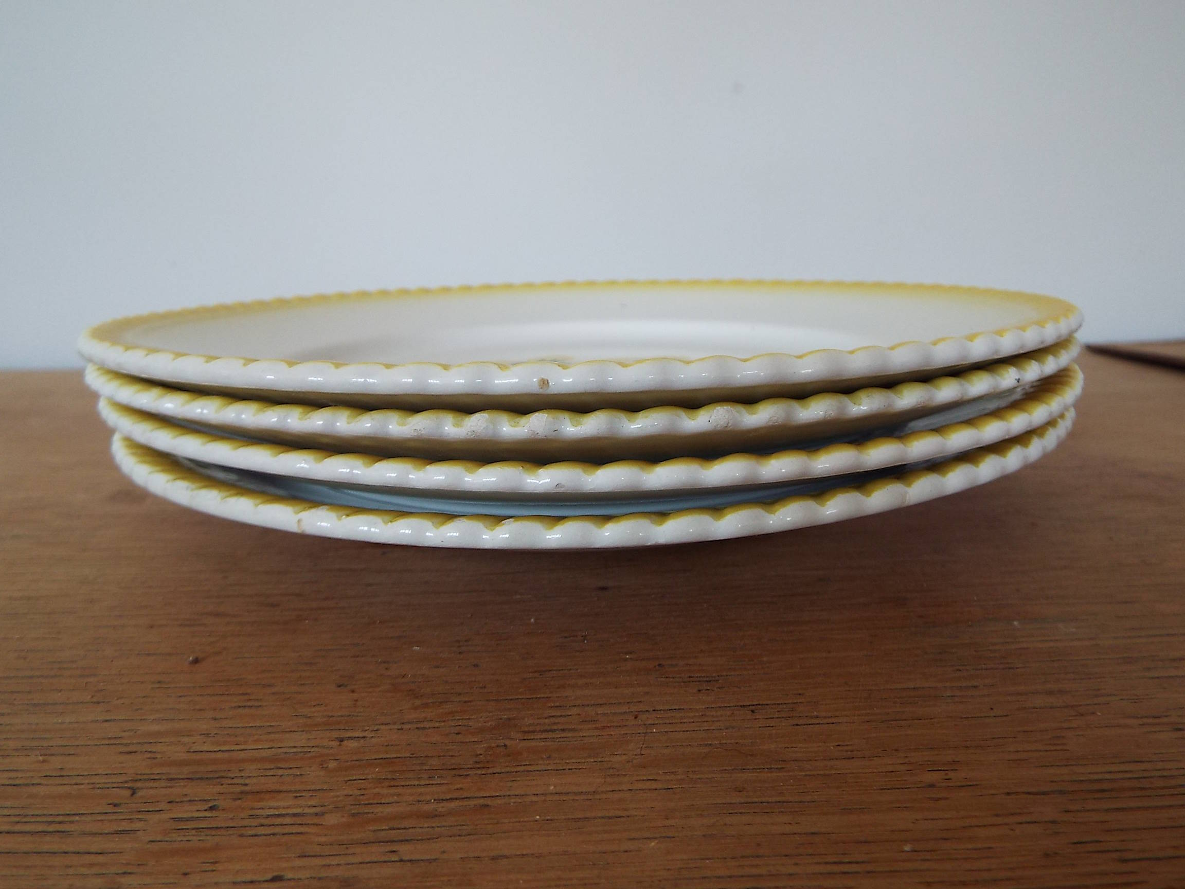 4 assiettes plates