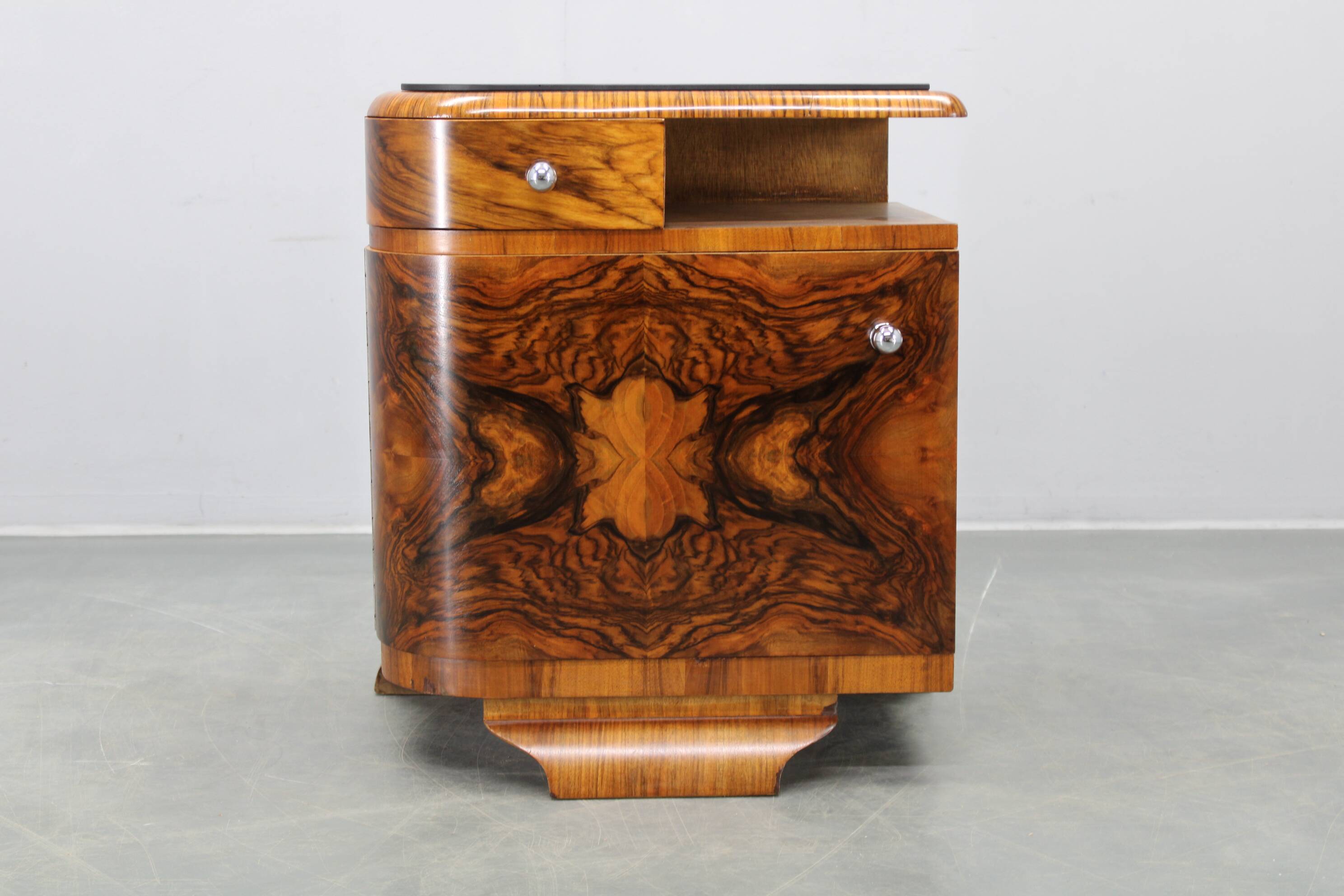 Pair of Art Deco walnut bedside tables from the 1930s.