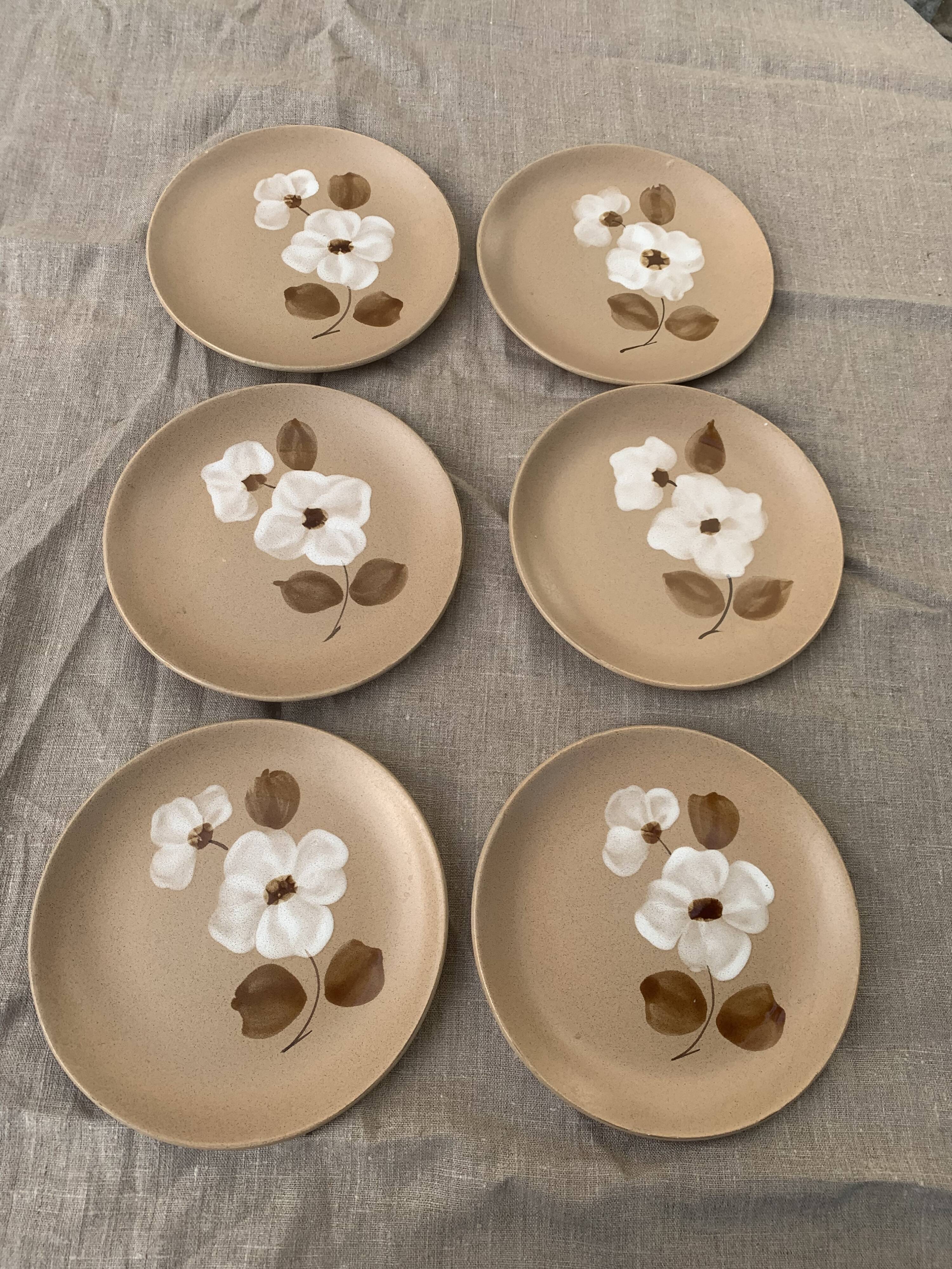 6 beige stoneware plates white flower patterns vintage wolf mill