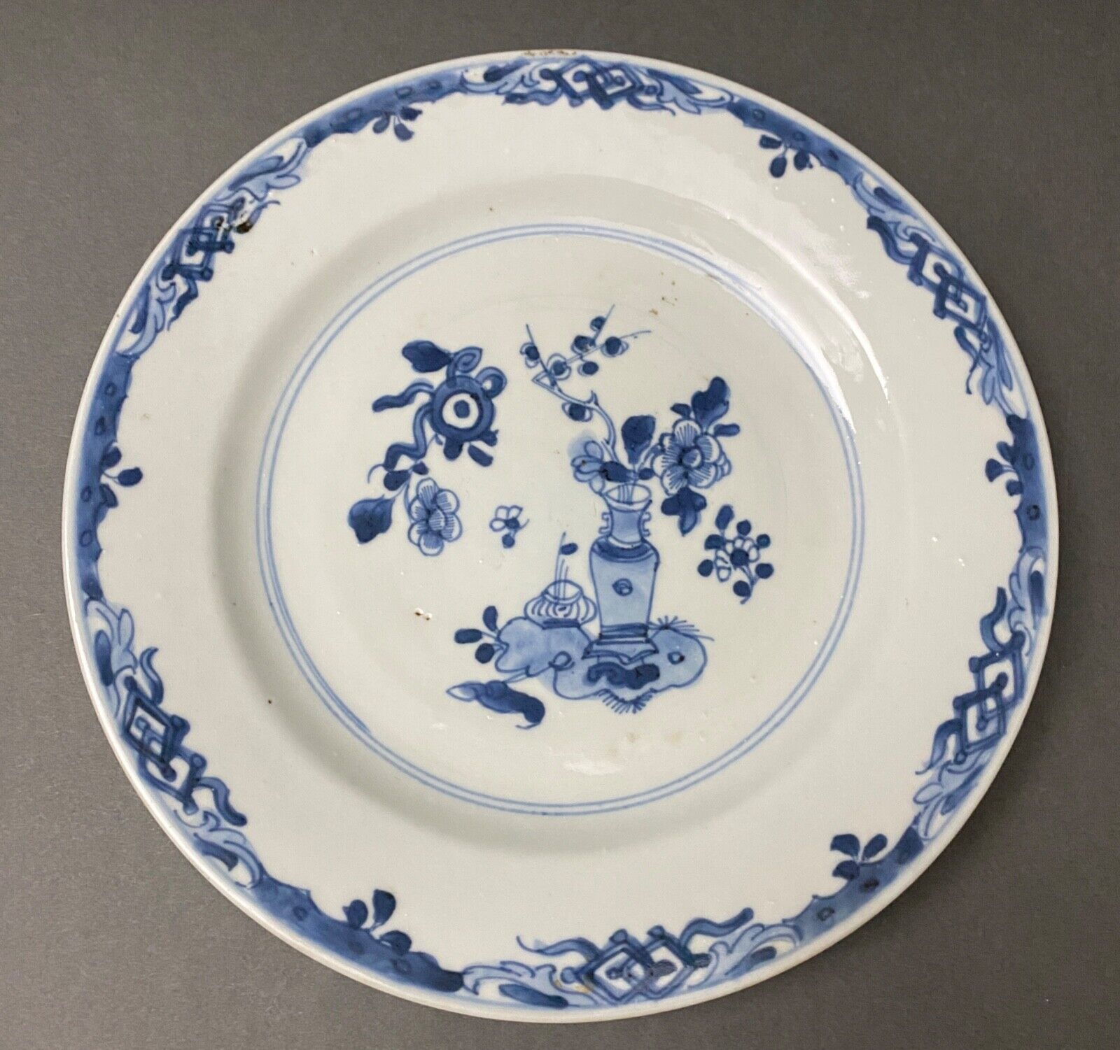 Plate in blue of China XVIII or XIXth Blue and white decoration