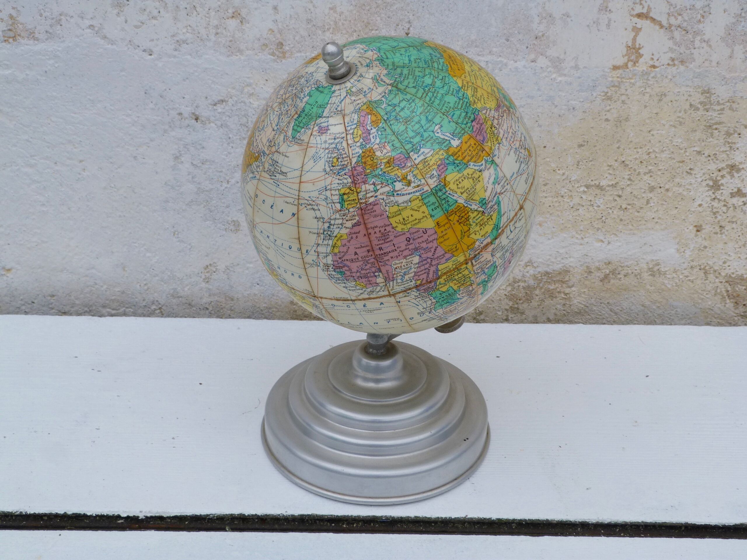 Earth globe Girard Barrere and Thomas vintage 1960