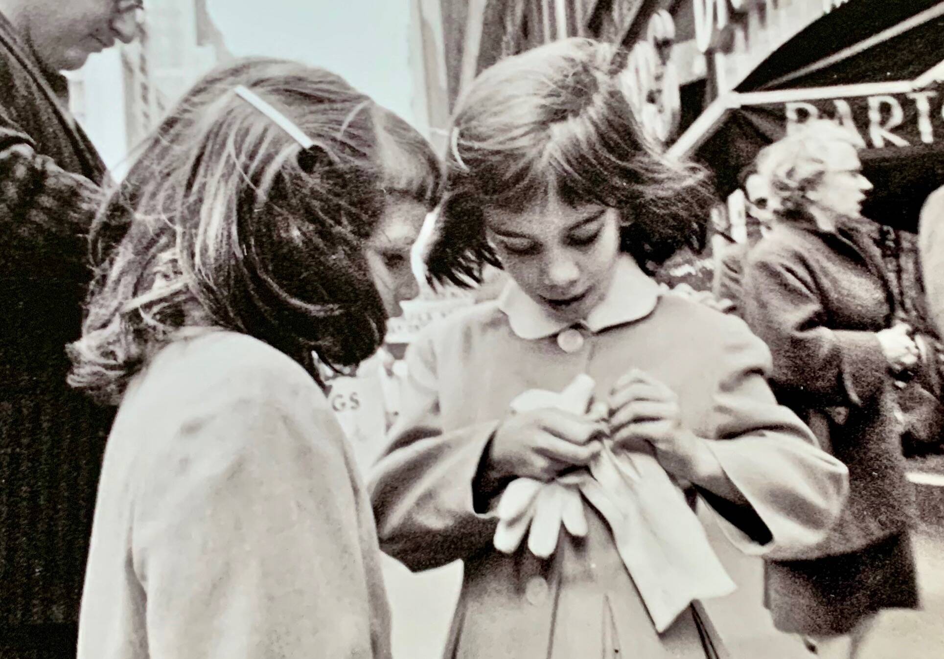 White Gloves and Sweets – New York, 1961 Urban Elegance and Tenderness