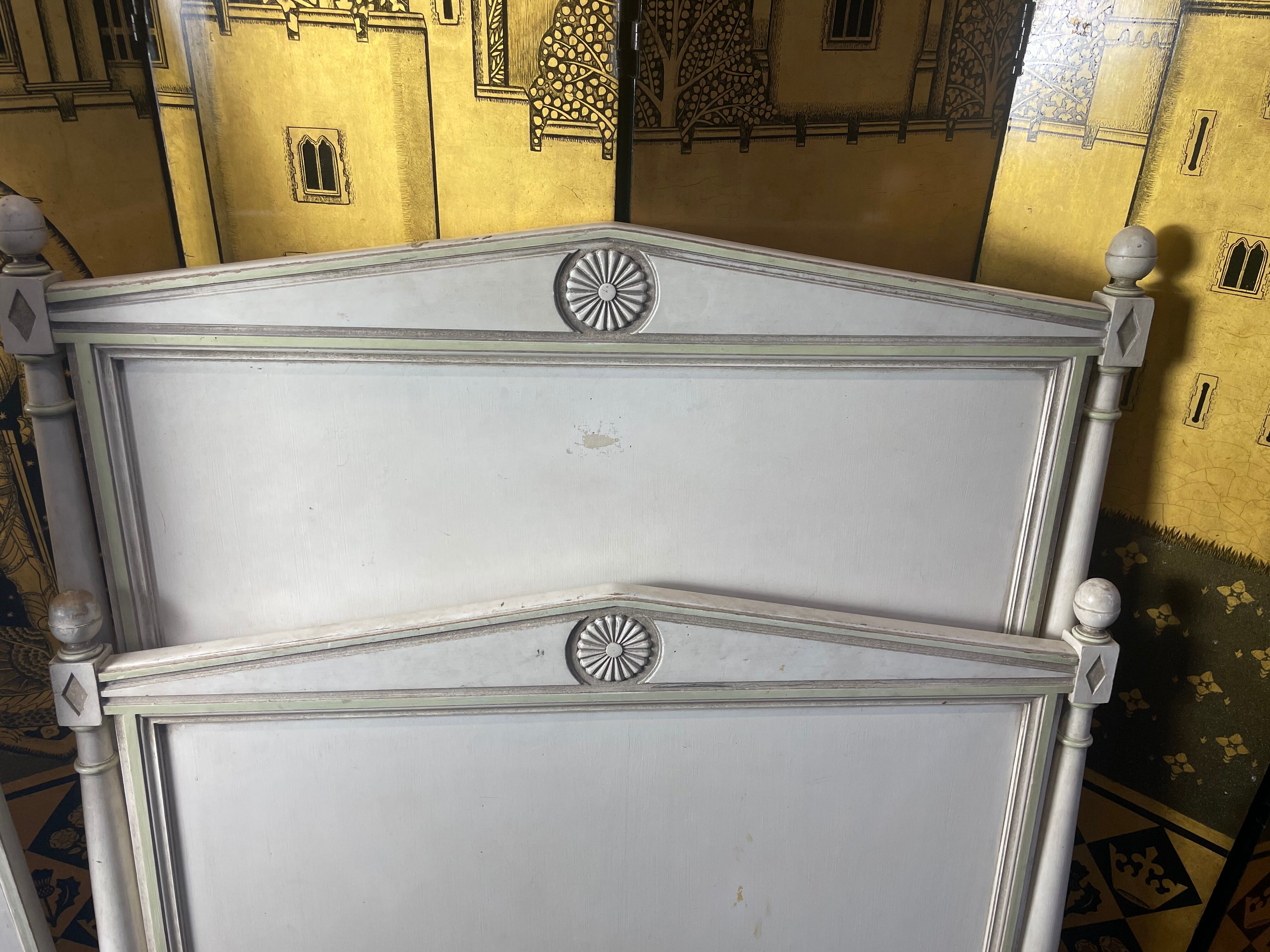 Children's bed Louis XVI style