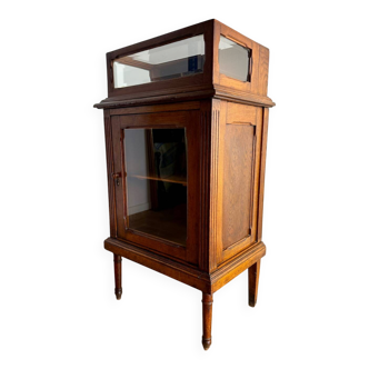 Elegant and vintage display cabinet