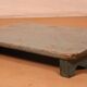 Ancienne table à thé en teck birman patine bleue d'origine