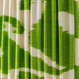 Lampe de table en céramique bleu et blanc de Delft peinte à la main avec abat-jour en soie Ikat