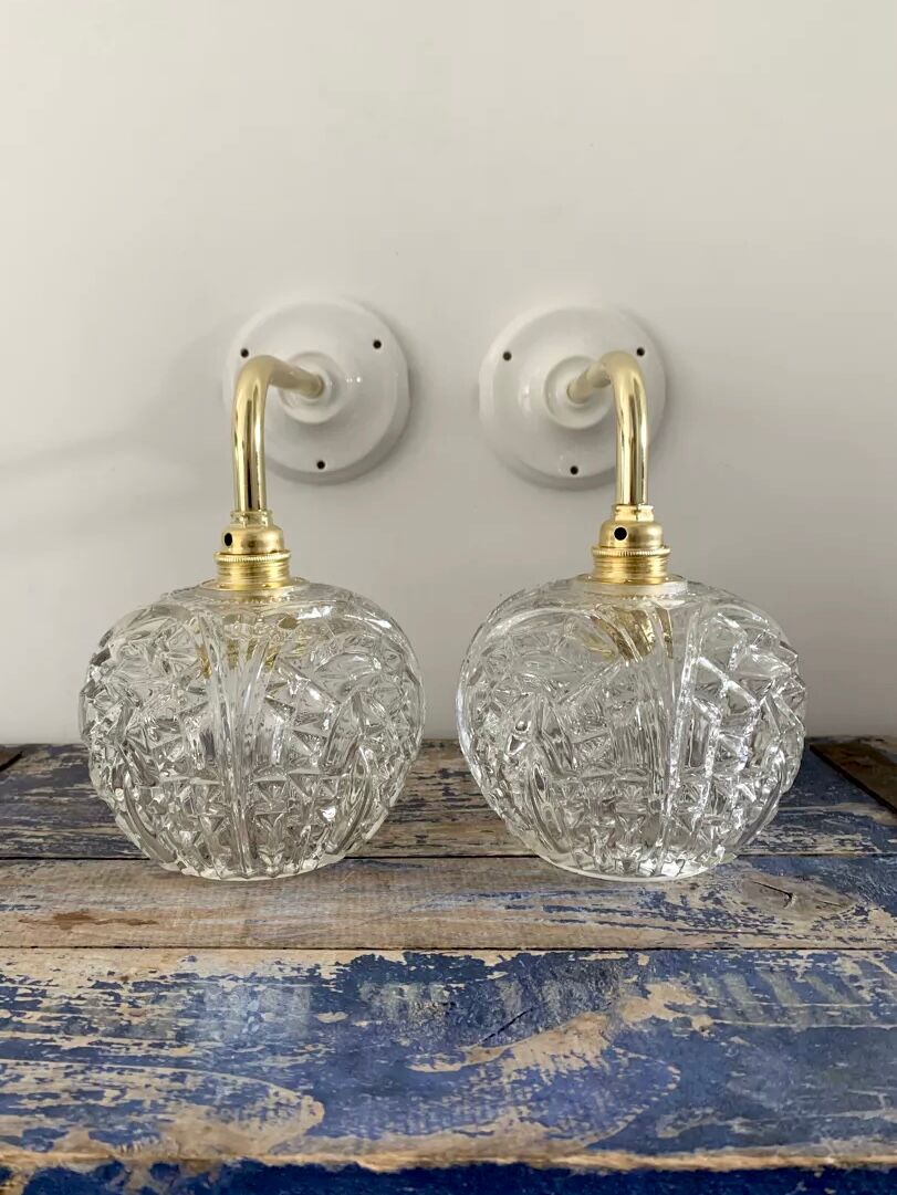 Set of wall sconces in chiseled glass