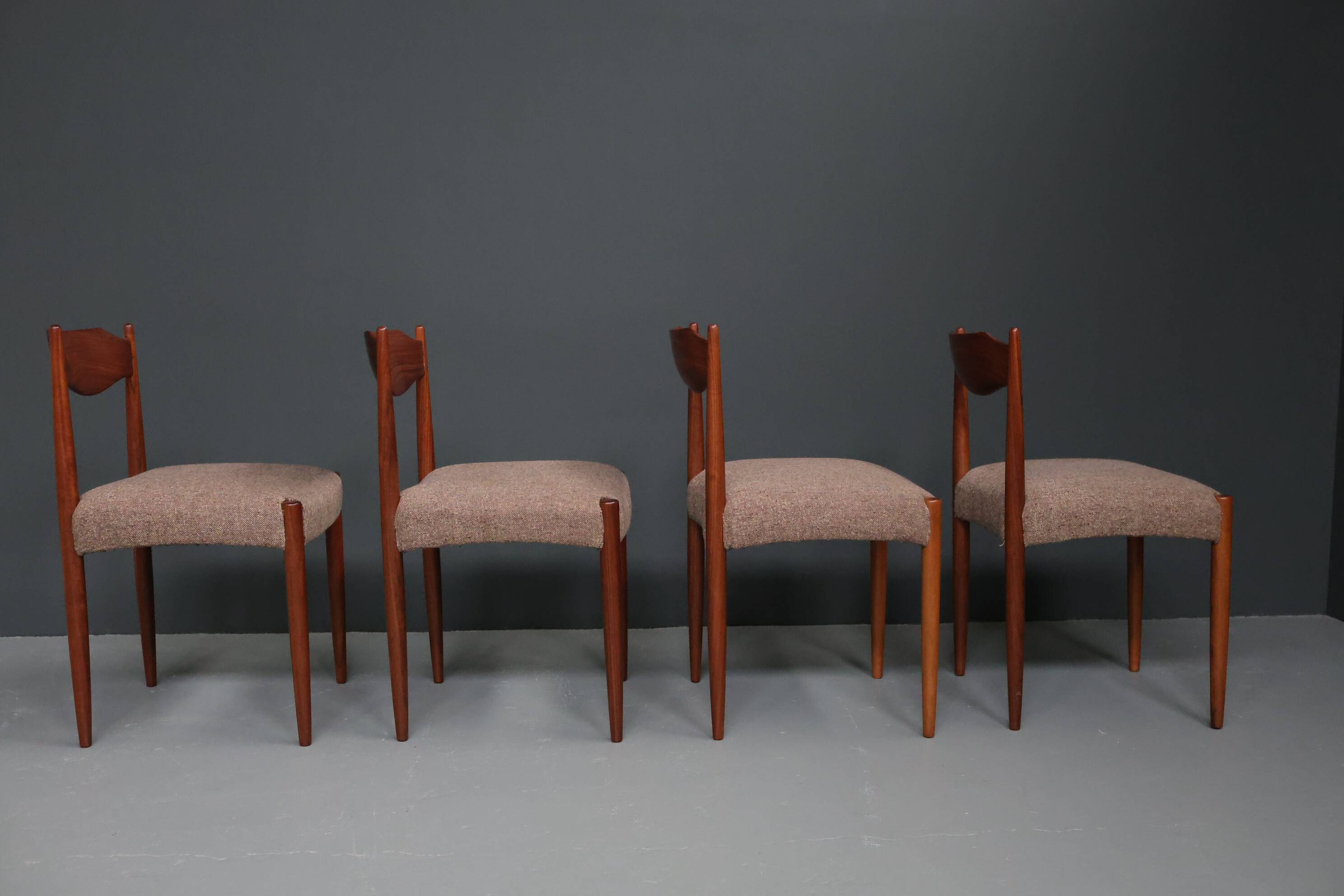 Chaises danoises du milieu du siècle