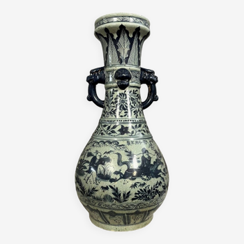 Asie XIXème : vase en porcelaine a décors de scénes animées vers 1880