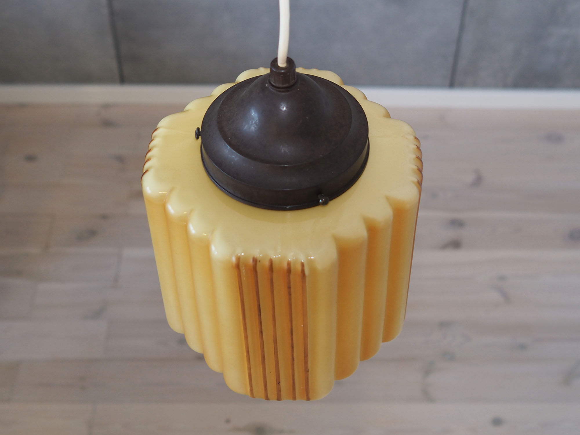 Suspension, design danois, années 60, fabriquée au Danemark