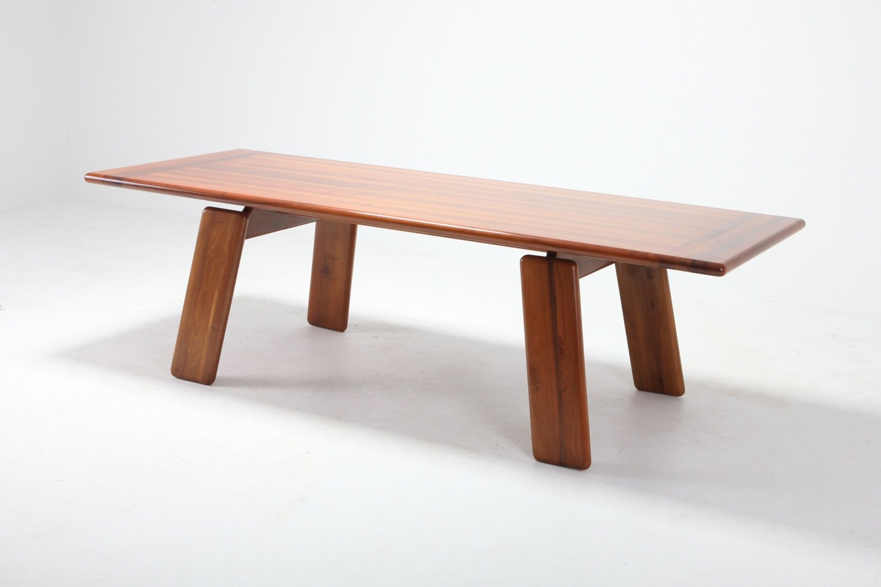 Postmodern walnut dining table by Afra - Tobia Scarpa 1980