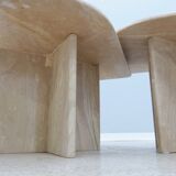 Tables basses sculpturales en marbre travertin de design italien vintage