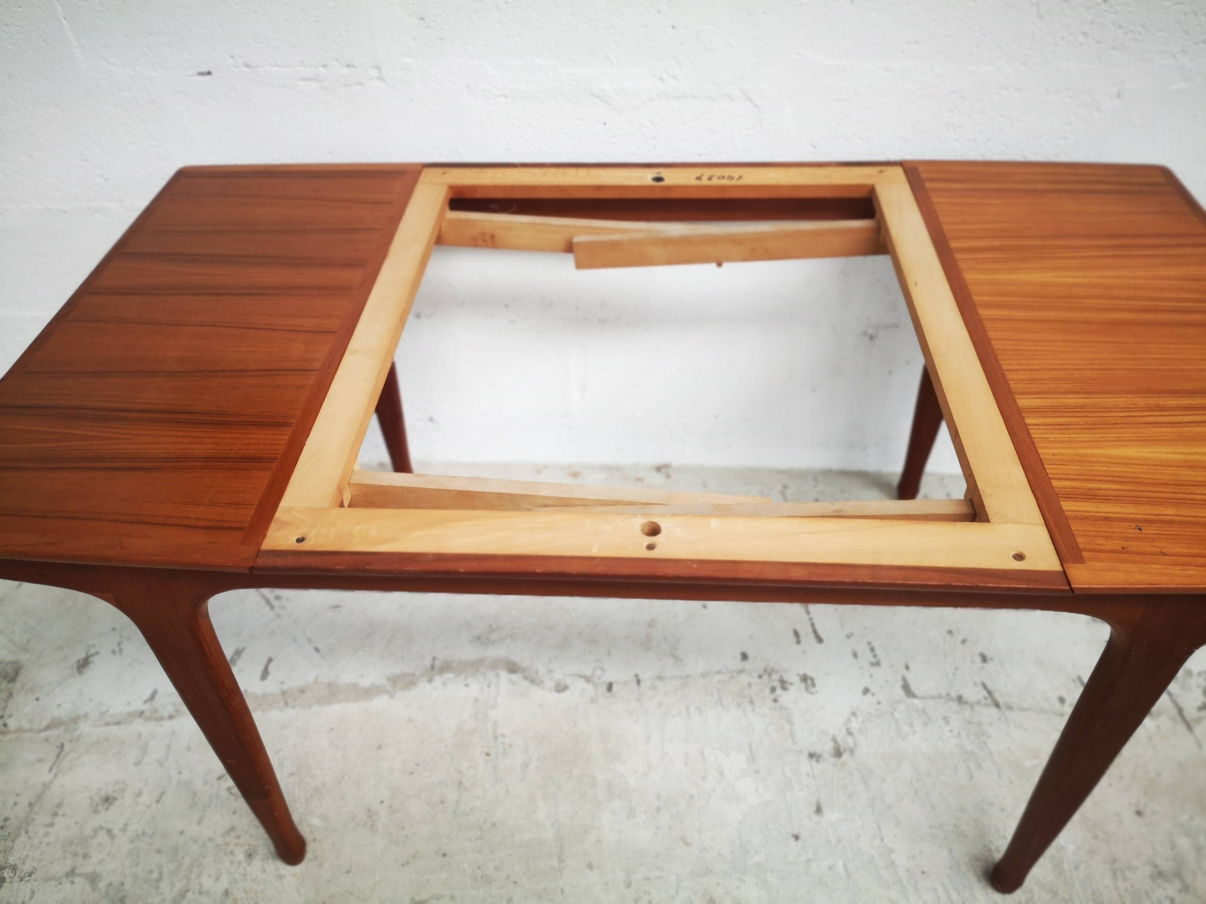 Table à manger extensible par Meubles TV / Tricoire & Vecchione