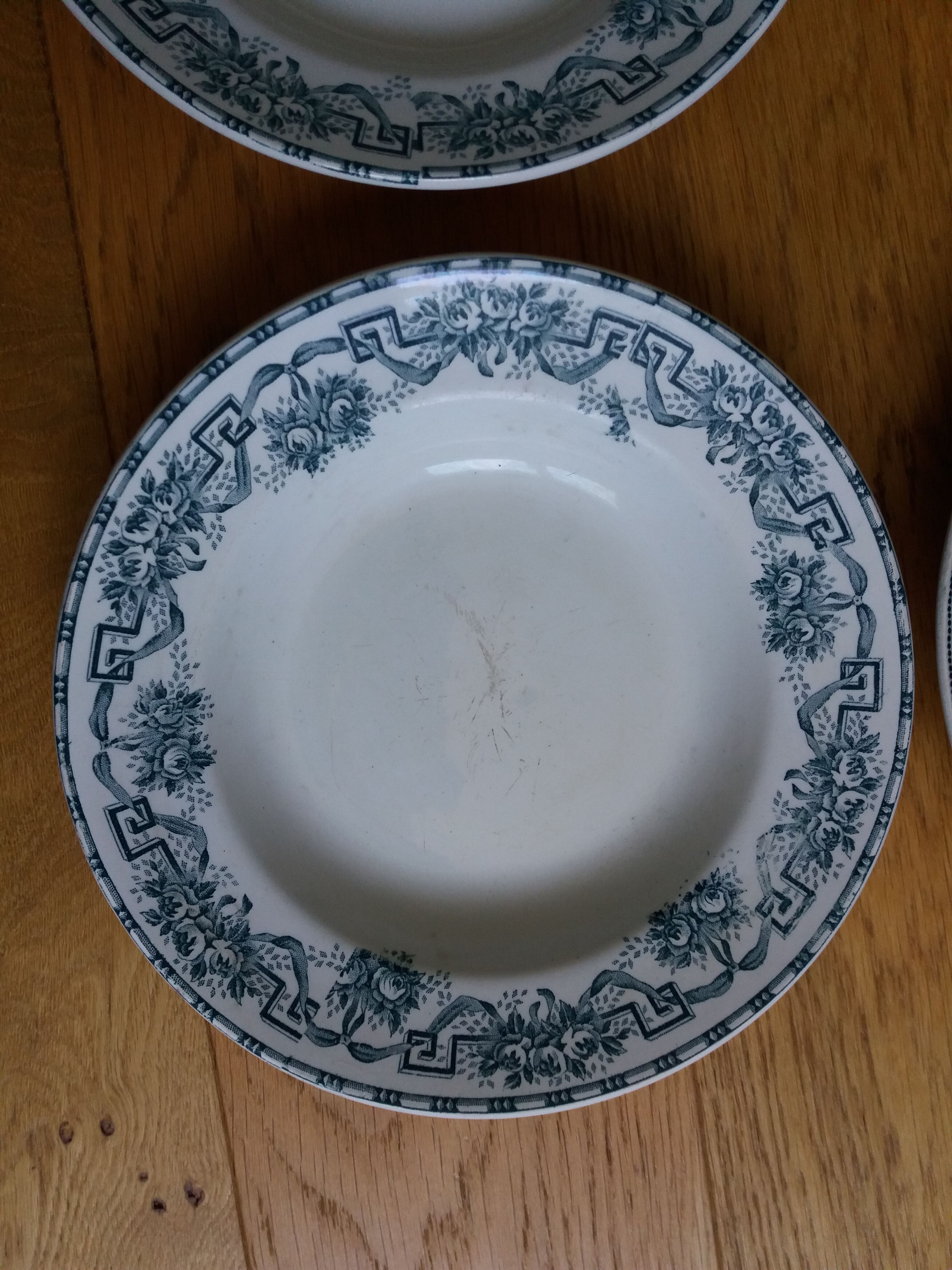 6 mismatched hollow plates Terre de fer