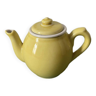 Petite théière en porcelaine de couleur jaune citron avec filtre