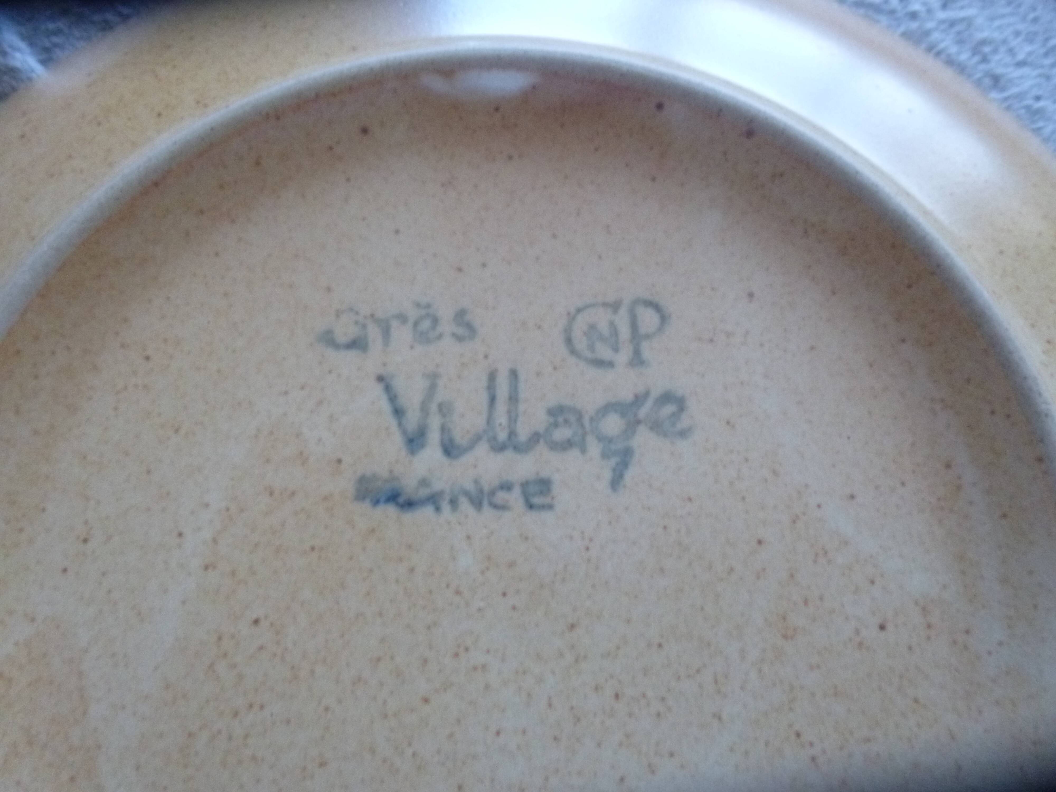 Hollow plates Sandstone Village CNP France