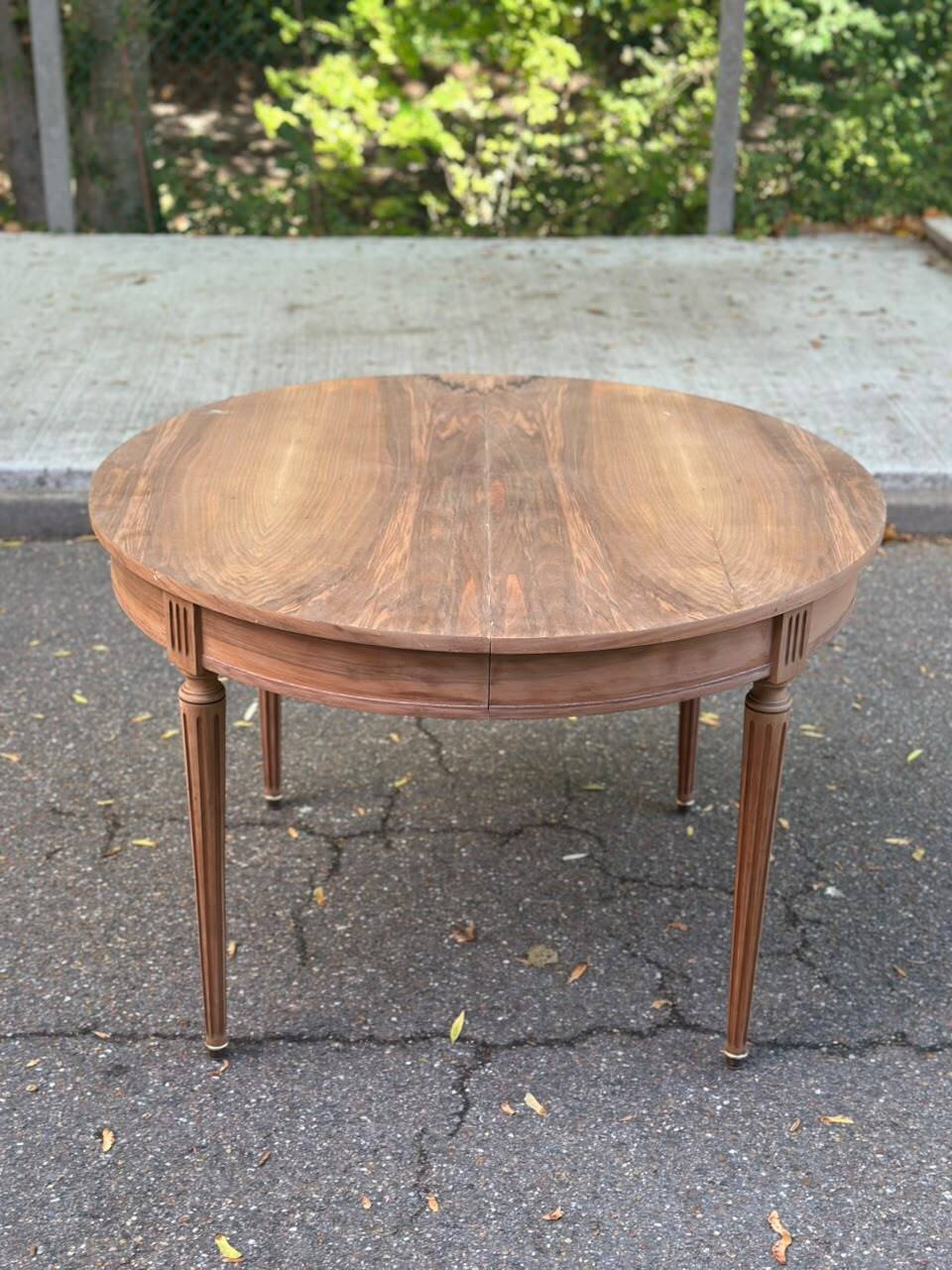 Round extendable dining table Louis XVI stripped in walnut 1960 190cm