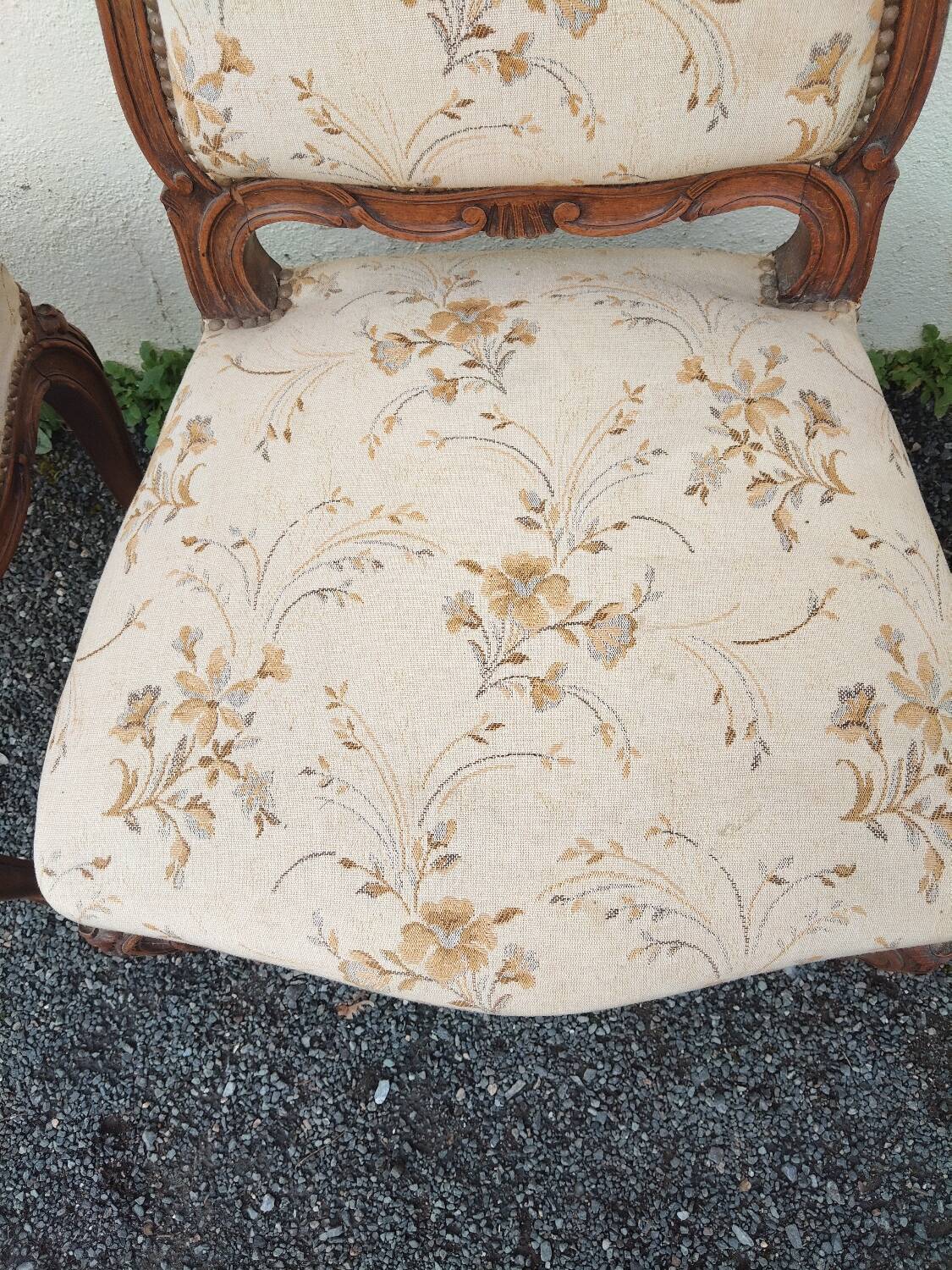 Suite de 3 fauteuils style Louis XV en bois sculpté – tapisserie tradi