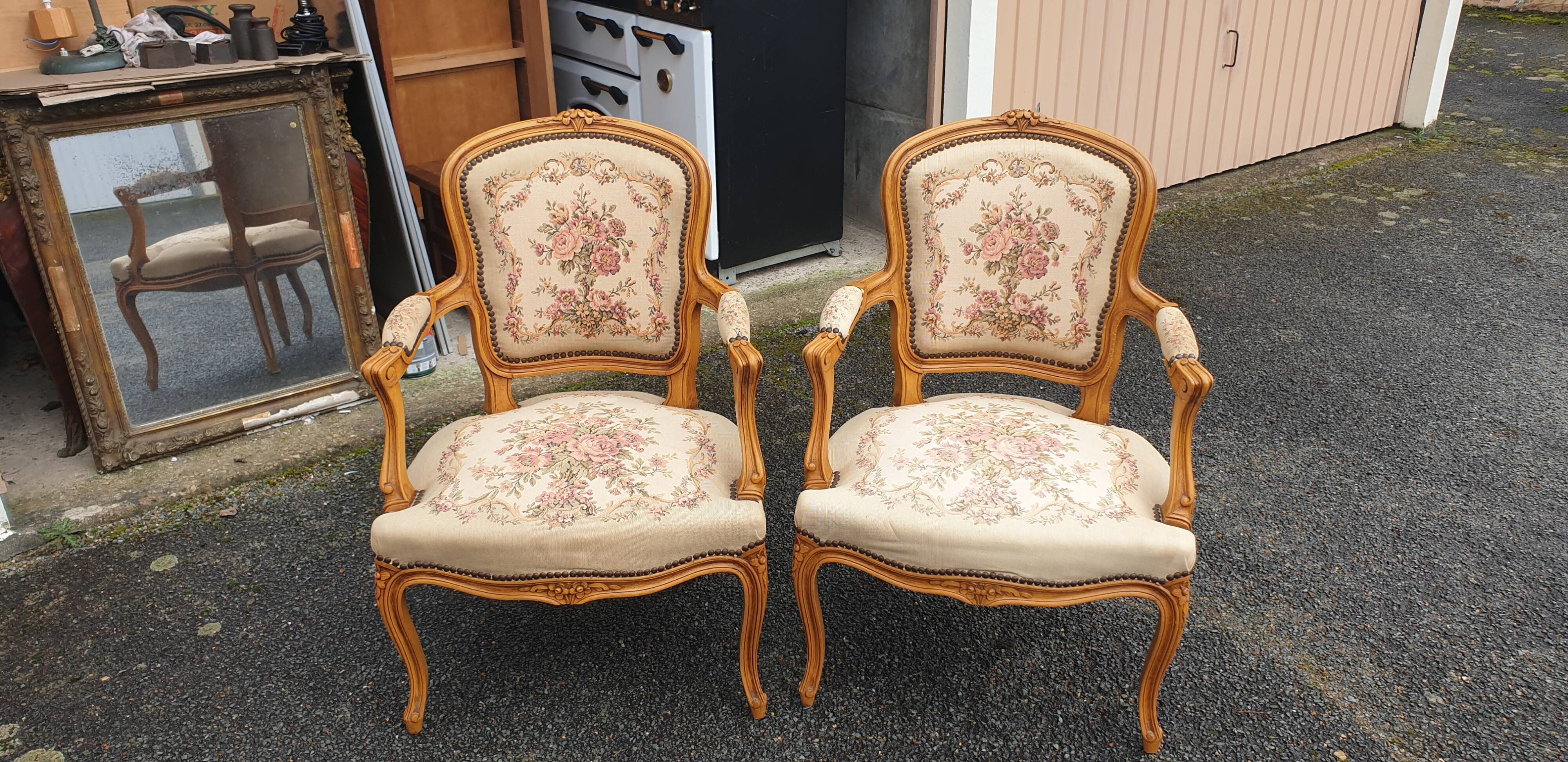 Paire de fauteuils cabriolet Louis xv