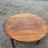 Antique round table with 2 flaps