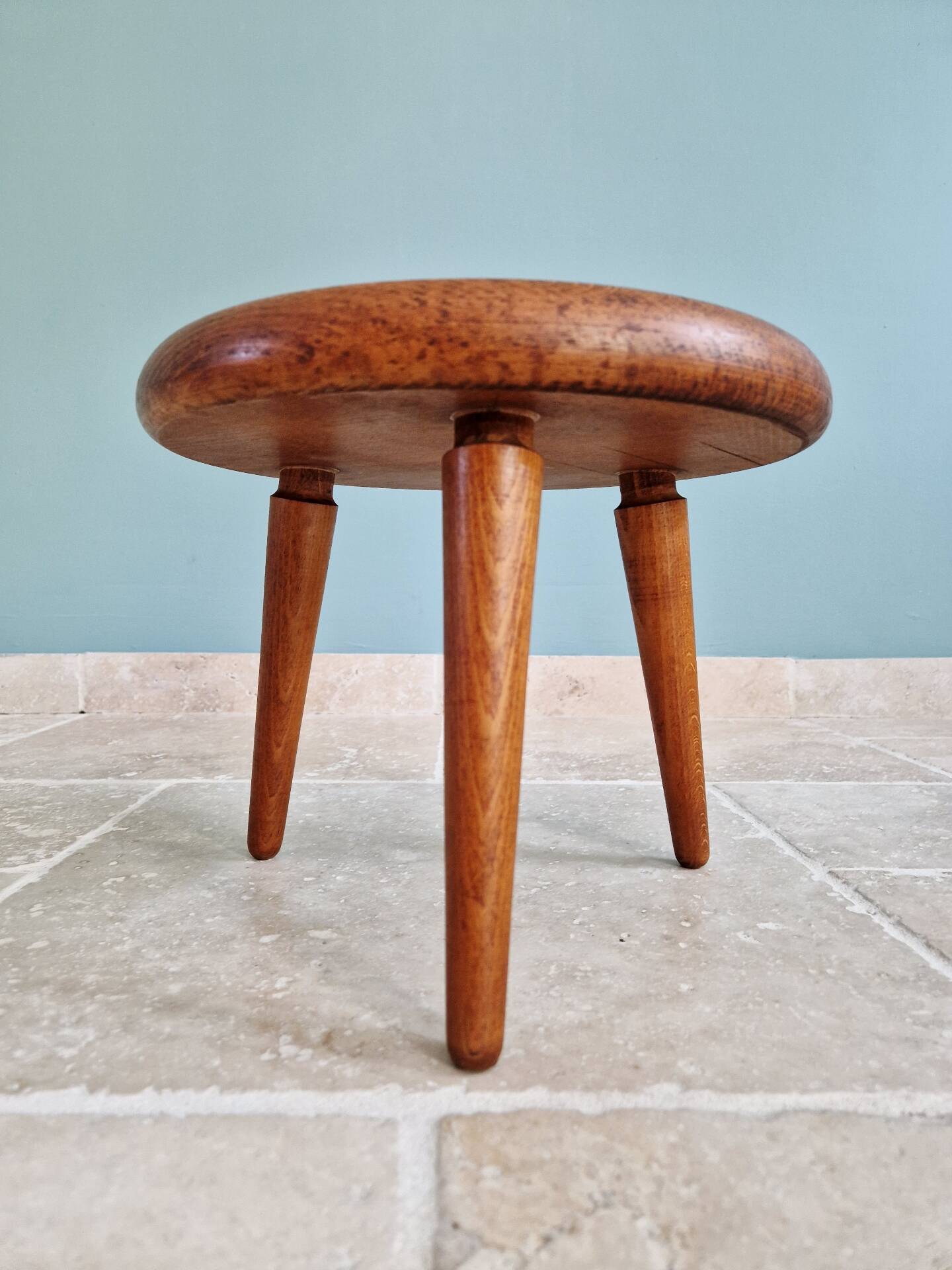 Modernist tripod stool in solid wood, 1950s