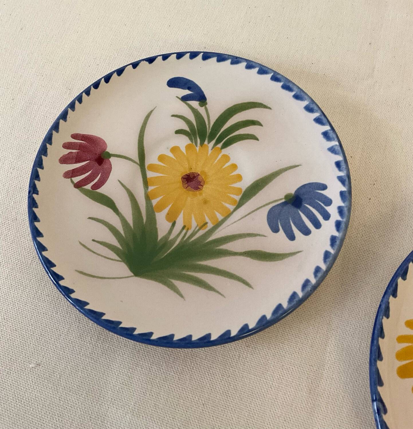 Set of 2 Saint-Clément earthenware saucers – Hand-painted floral design