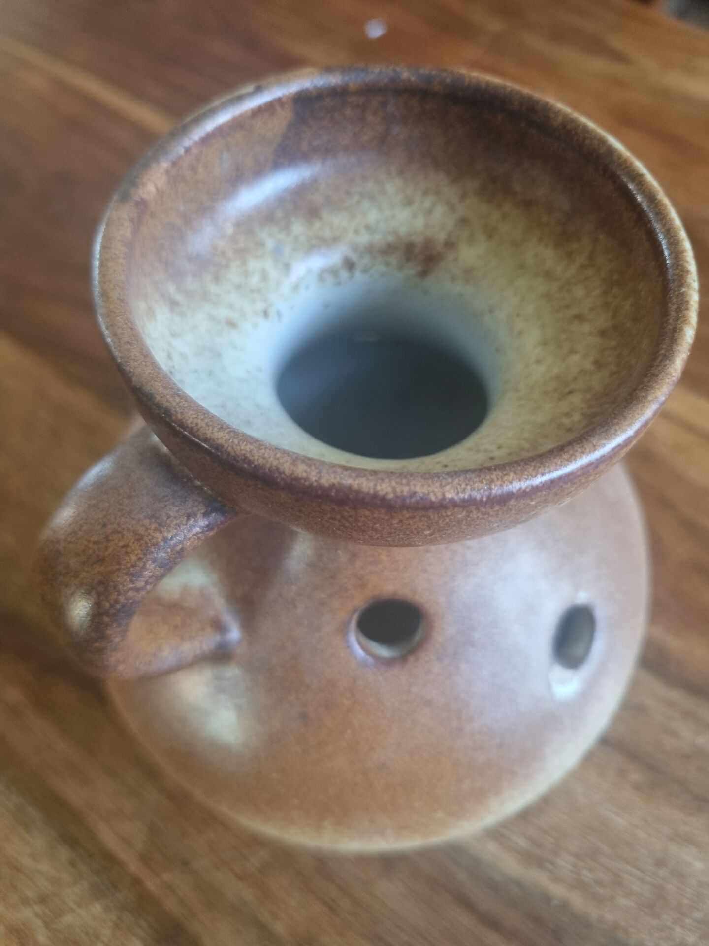 Stoneware vase with flower spikes
