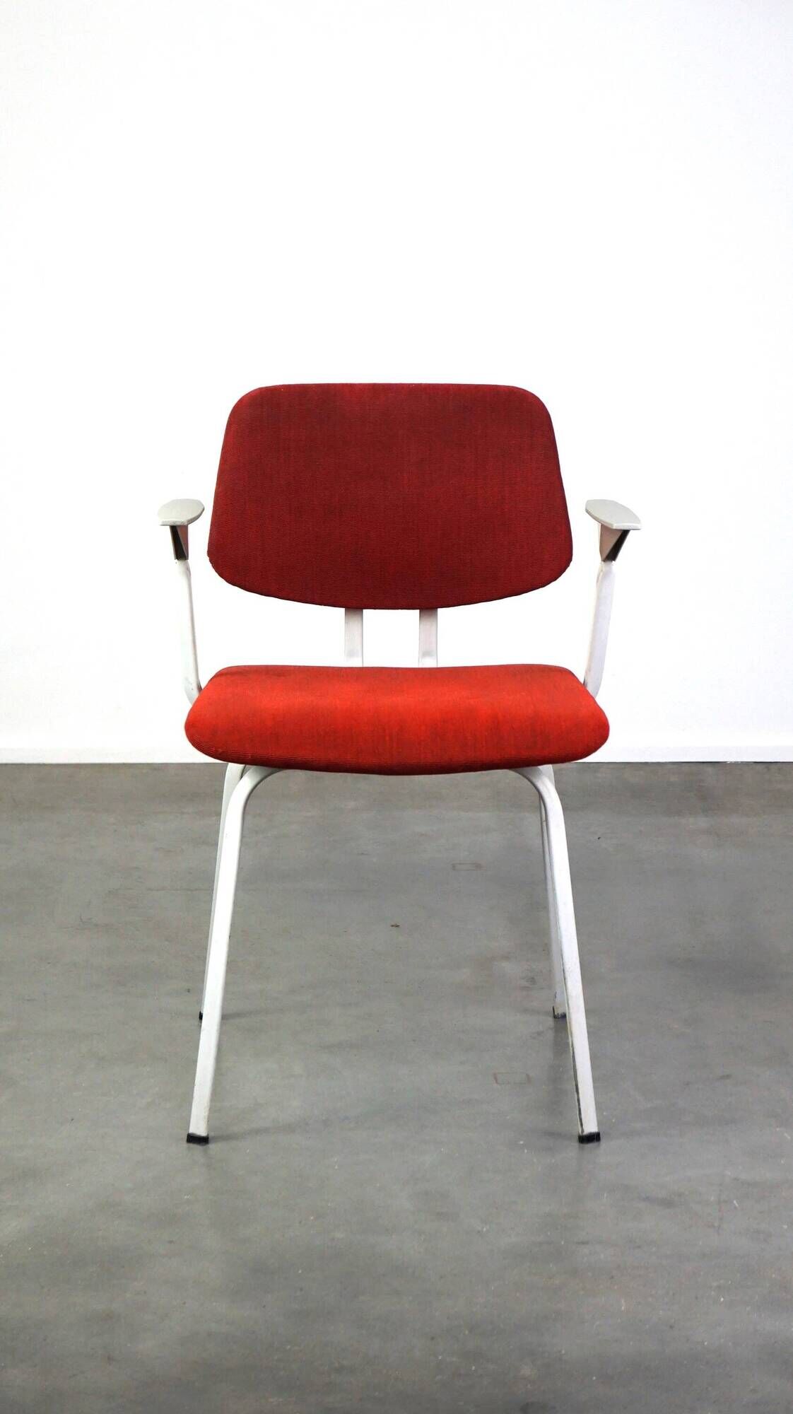 Vintage design chair by Friso Kramer for Ahrend de Cirkel from the late 1960s