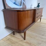 Vintage teak sideboard with rounded edges and sliding doors – mid-century Scandinavian design.