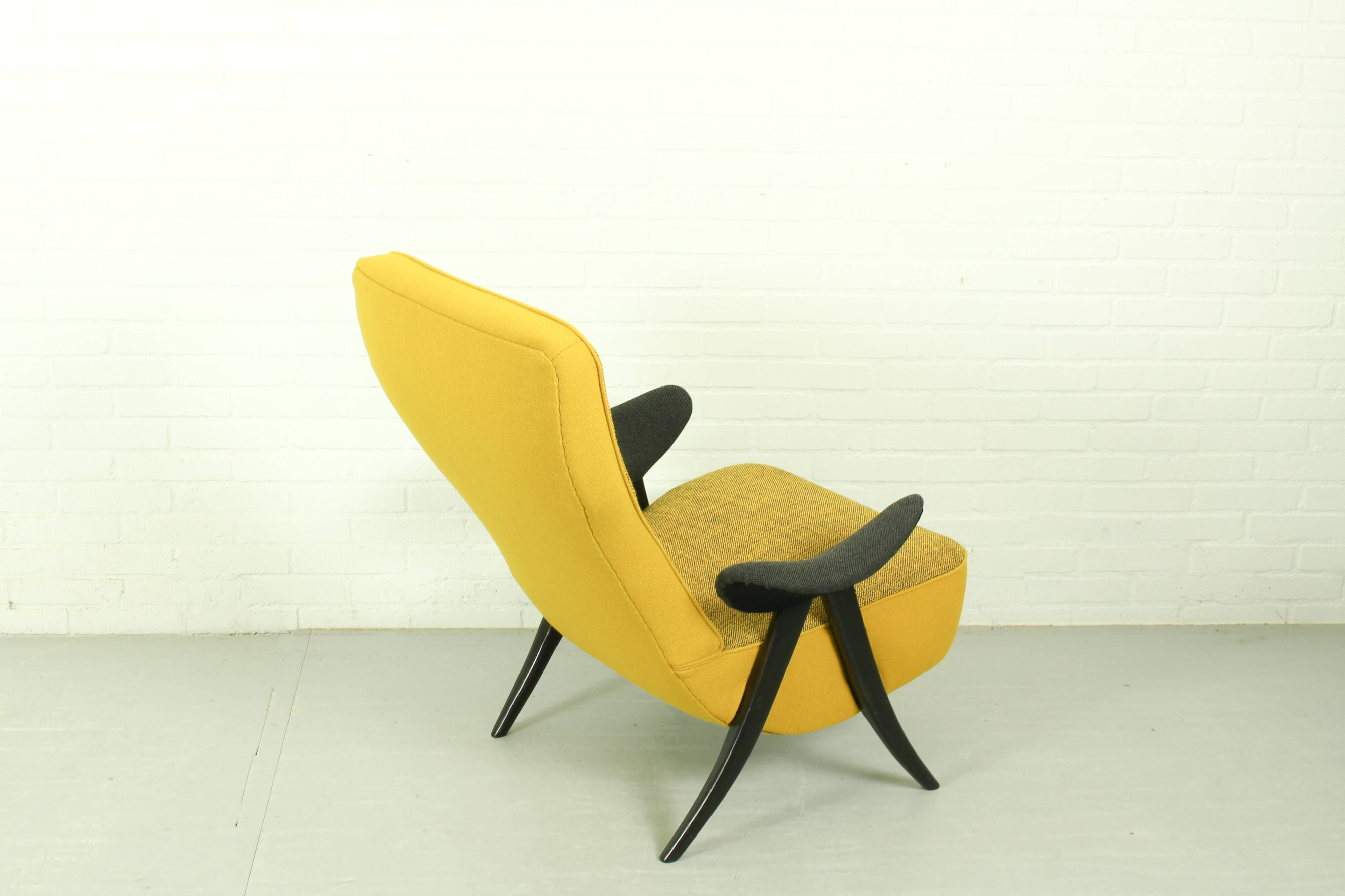 Theo Ruth pour les chaises Artifort Modèle 107 et 137 en Hallingdal Kvadrat.