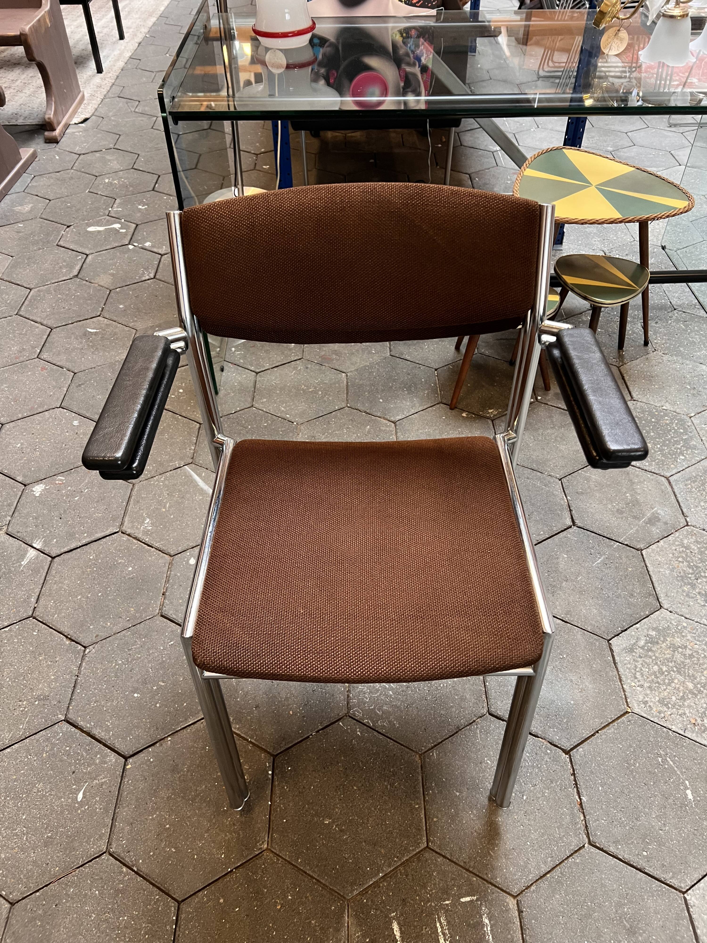 Set of 6 stackable chairs in rust colour by Gijs van der Sluis, 1970s.